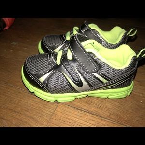 👟 Boys shoes size 6 👟